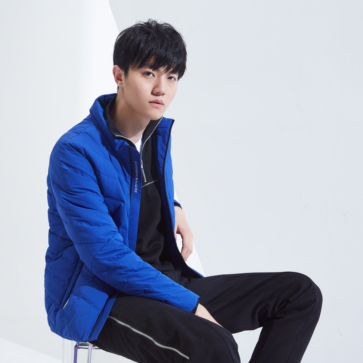 2018新款轻薄羽绒服男士立领运动韩版青年短款外套