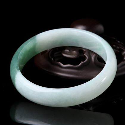 穗南穗南翡翠 糯种瓜皮绿宽版翡翠(a货)手镯 圈口59mm 附证书18c62161