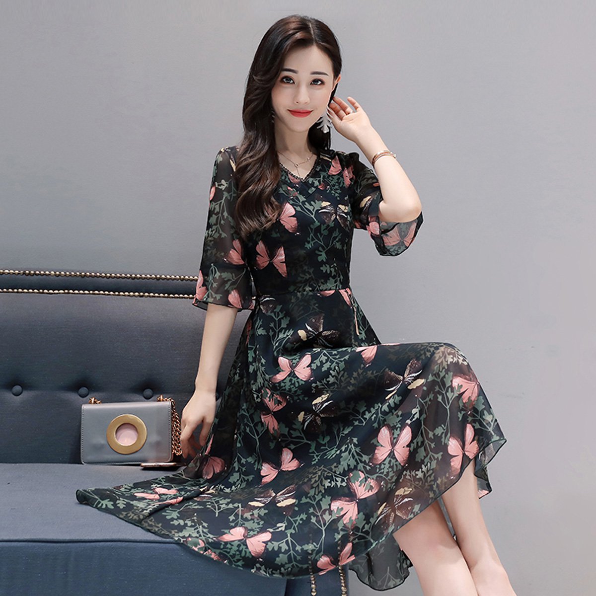 【2018夏装新款】女士时尚优雅中长裙v领五分袖收腰飘逸沙滩裙套头