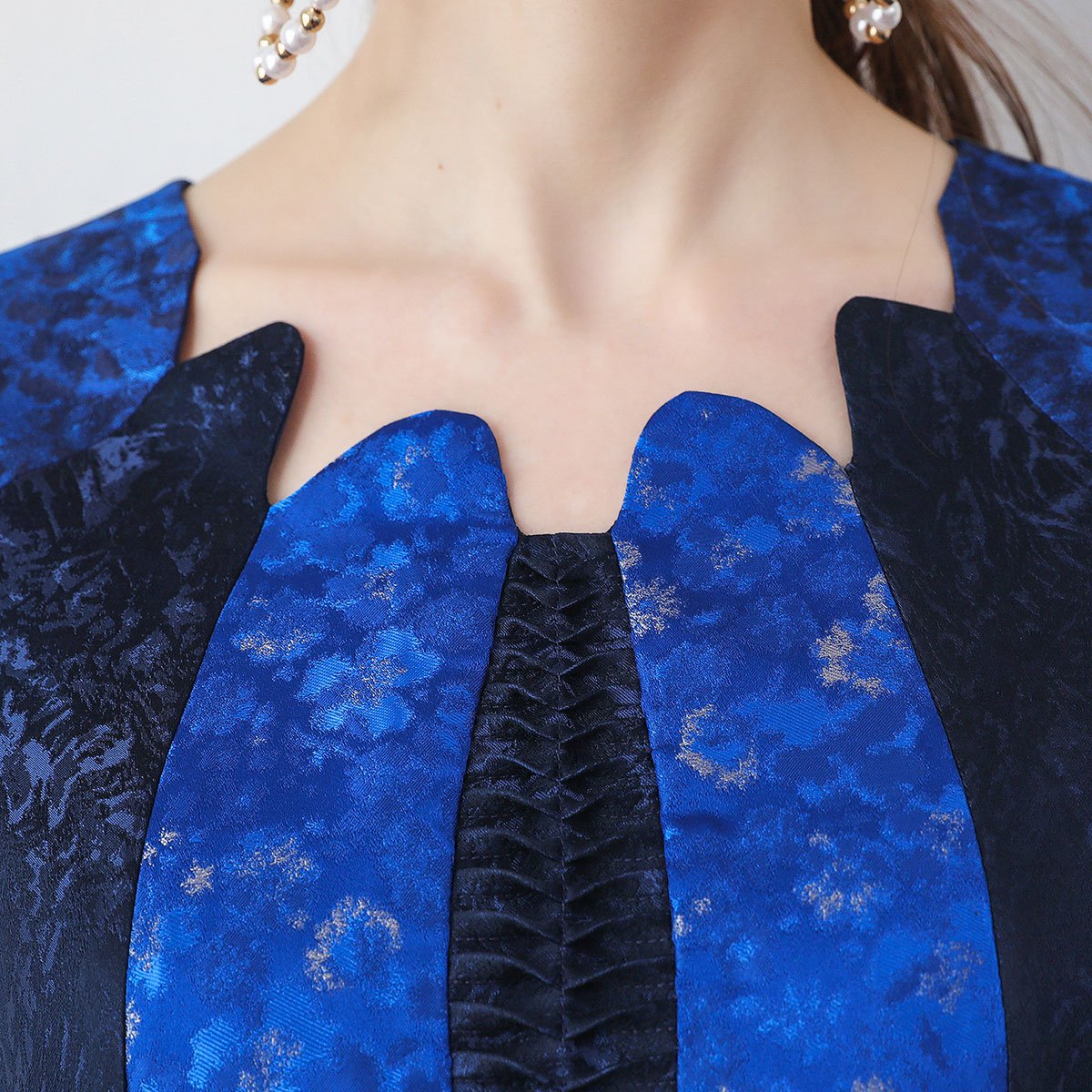 voa维欧艾丝绸撞色拼接花瓣领x型收腰显瘦修身五分袖潮流女士真丝t恤