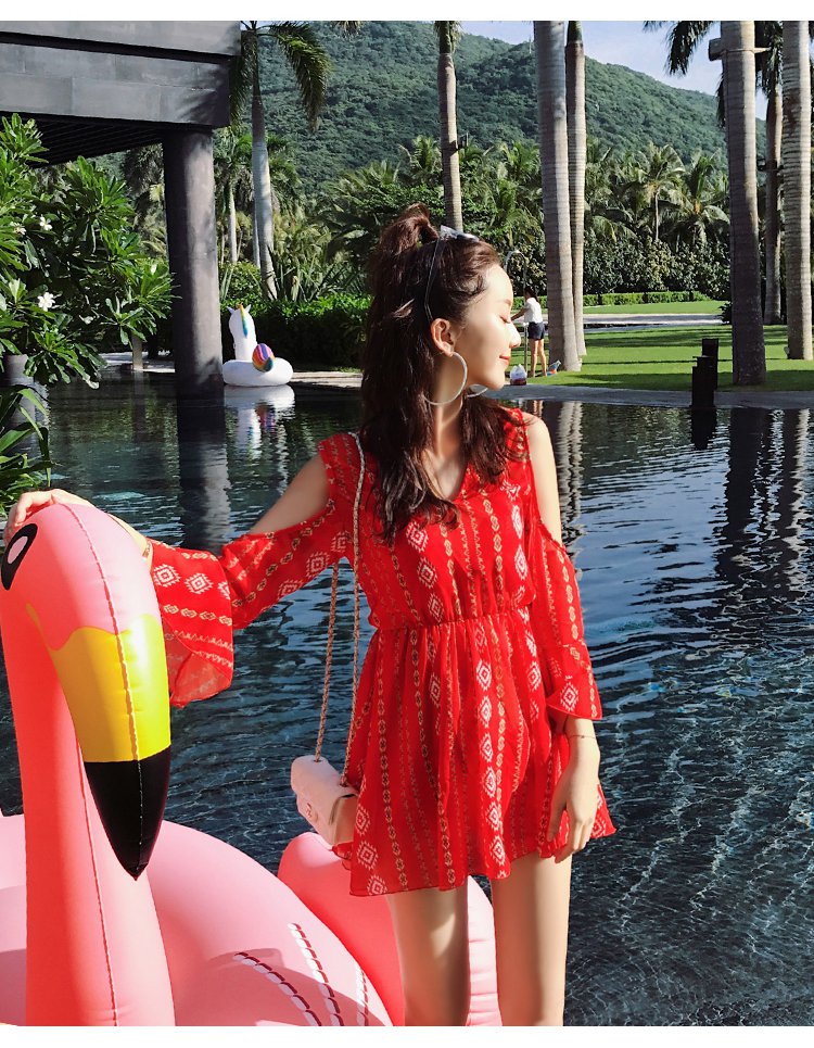 性感女神 女比基尼三件套度假泳衣 钢托聚拢