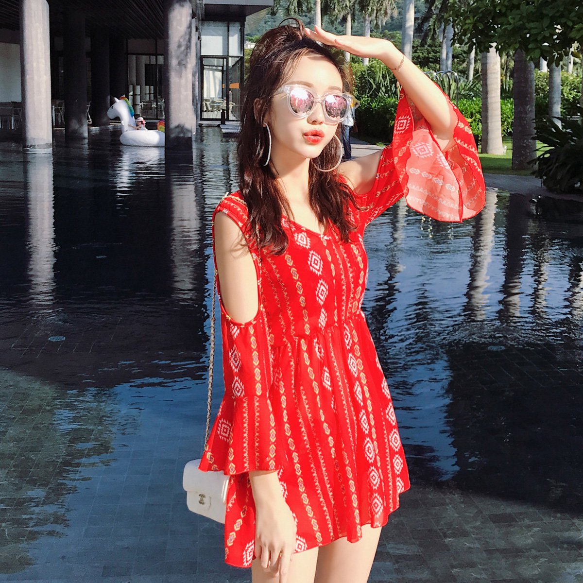 性感女神 女比基尼三件套度假泳衣 钢托聚拢