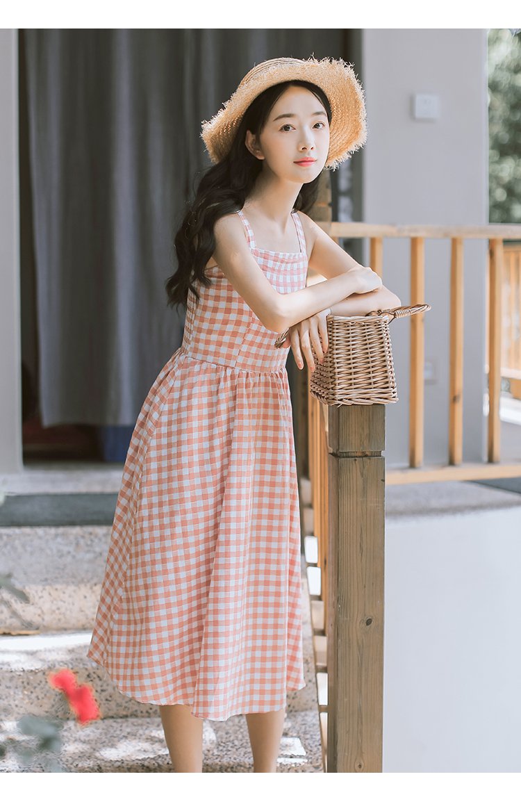 秋文艺小清新收腰中长款港味温柔裙复古格子吊带裙少女心仙女裙连衣裙