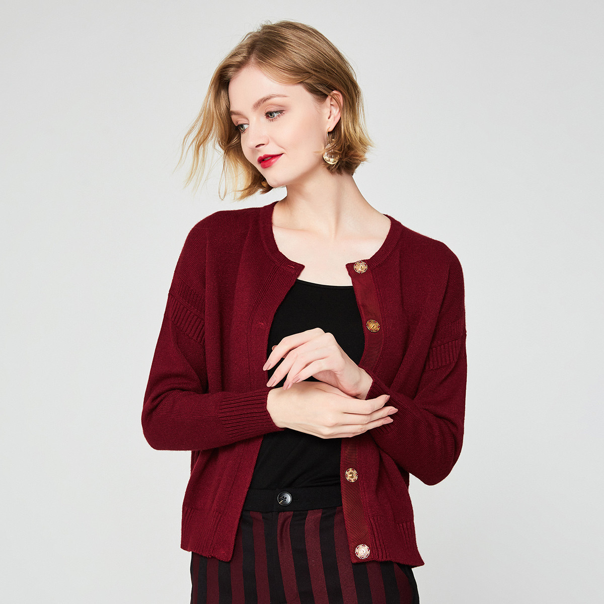 阔太女装针织衫女开衫薄外搭春秋季短款上衣外套女