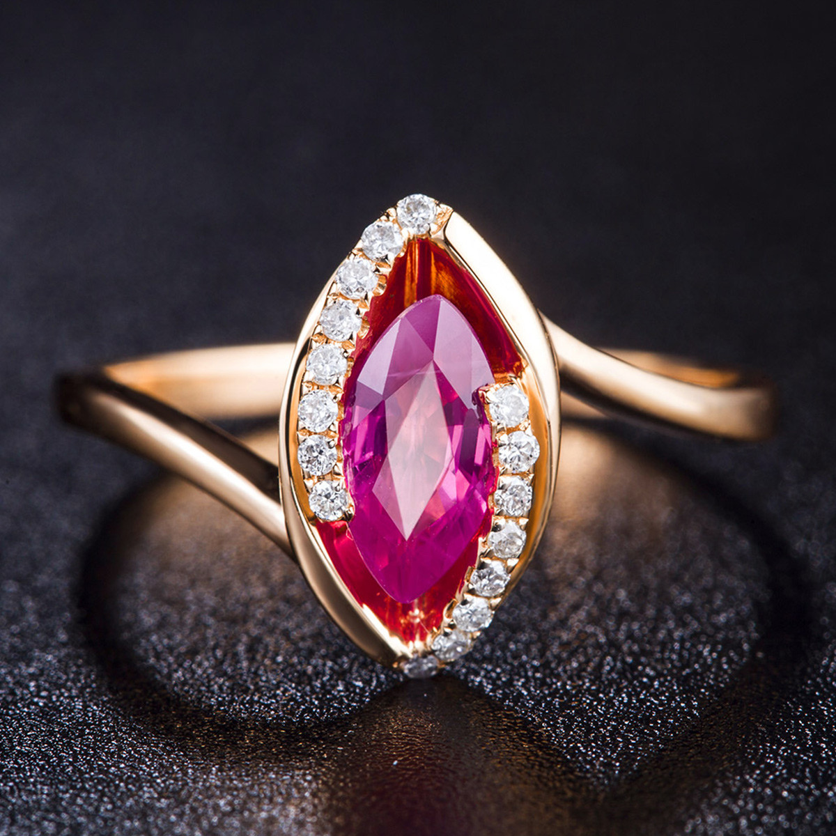 鑫万福 18k金马眼形红宝石戒指/宝石女戒/钻石女戒