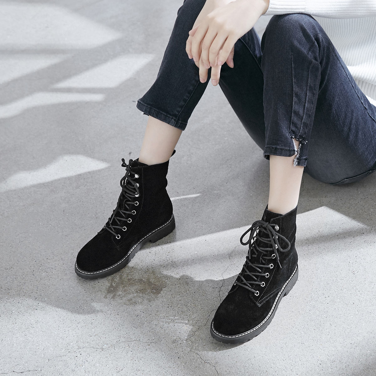 冬季新品英伦平跟保暖系带日常休闲深口圆头平底中筒女式马丁靴女靴子