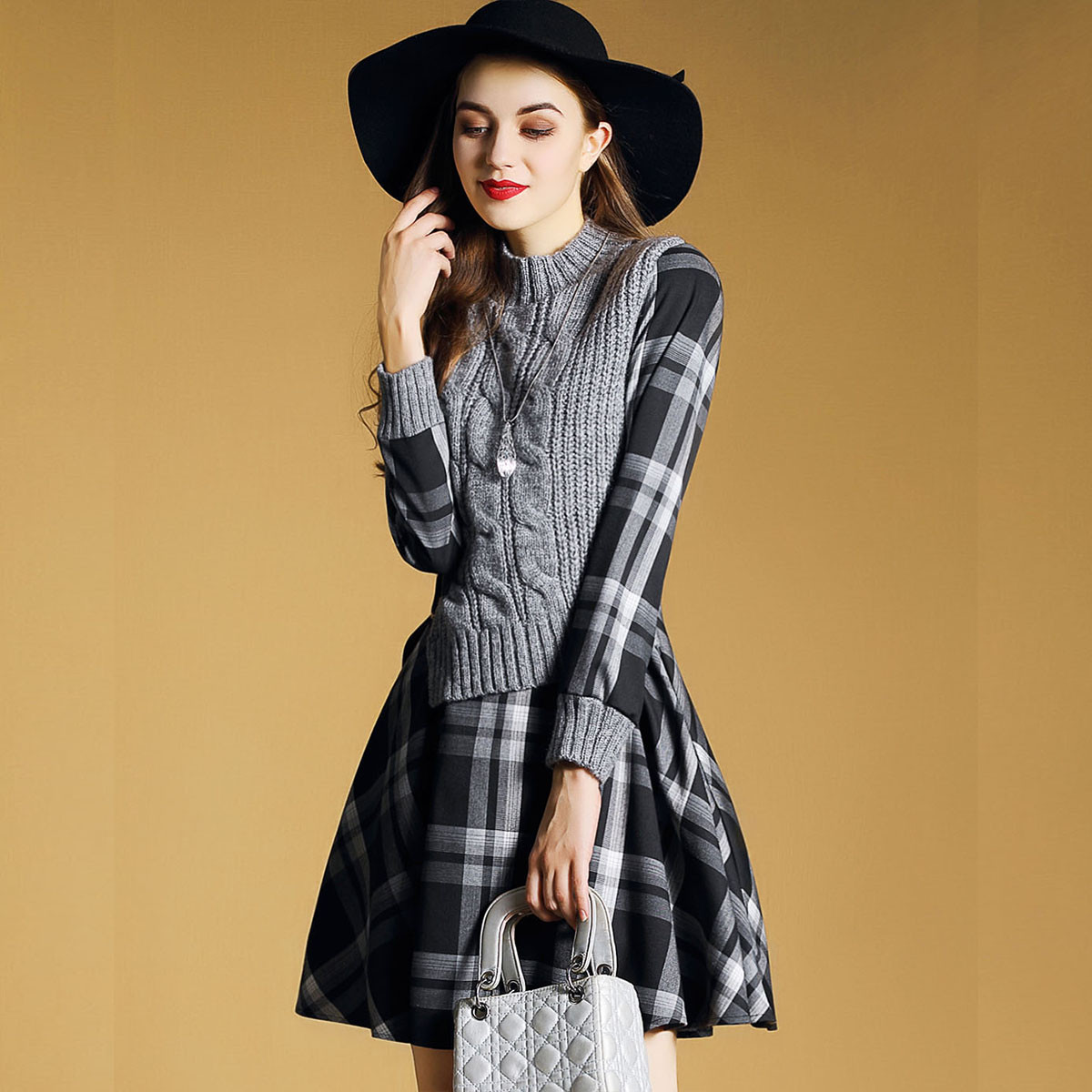 丹慕妮尔2018新品秋冬女装时尚格子拼接毛衫俩件套连衣裙