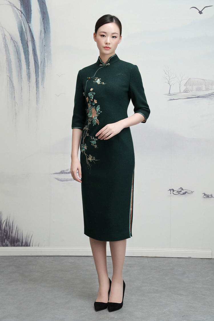 今典女款秋冬中式葫芦扣绣花羊毛旗袍