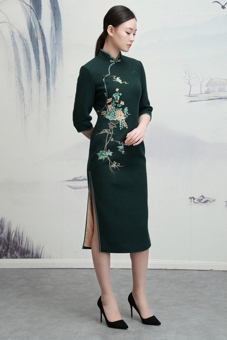 今典女款秋冬中式葫芦扣绣花羊毛旗袍