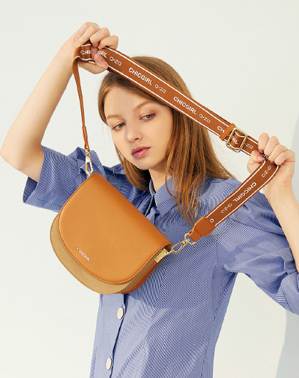 2018秋冬新款女包ins火韩版chic撞色潮流字母宽肩带复古斜挎马鞍包