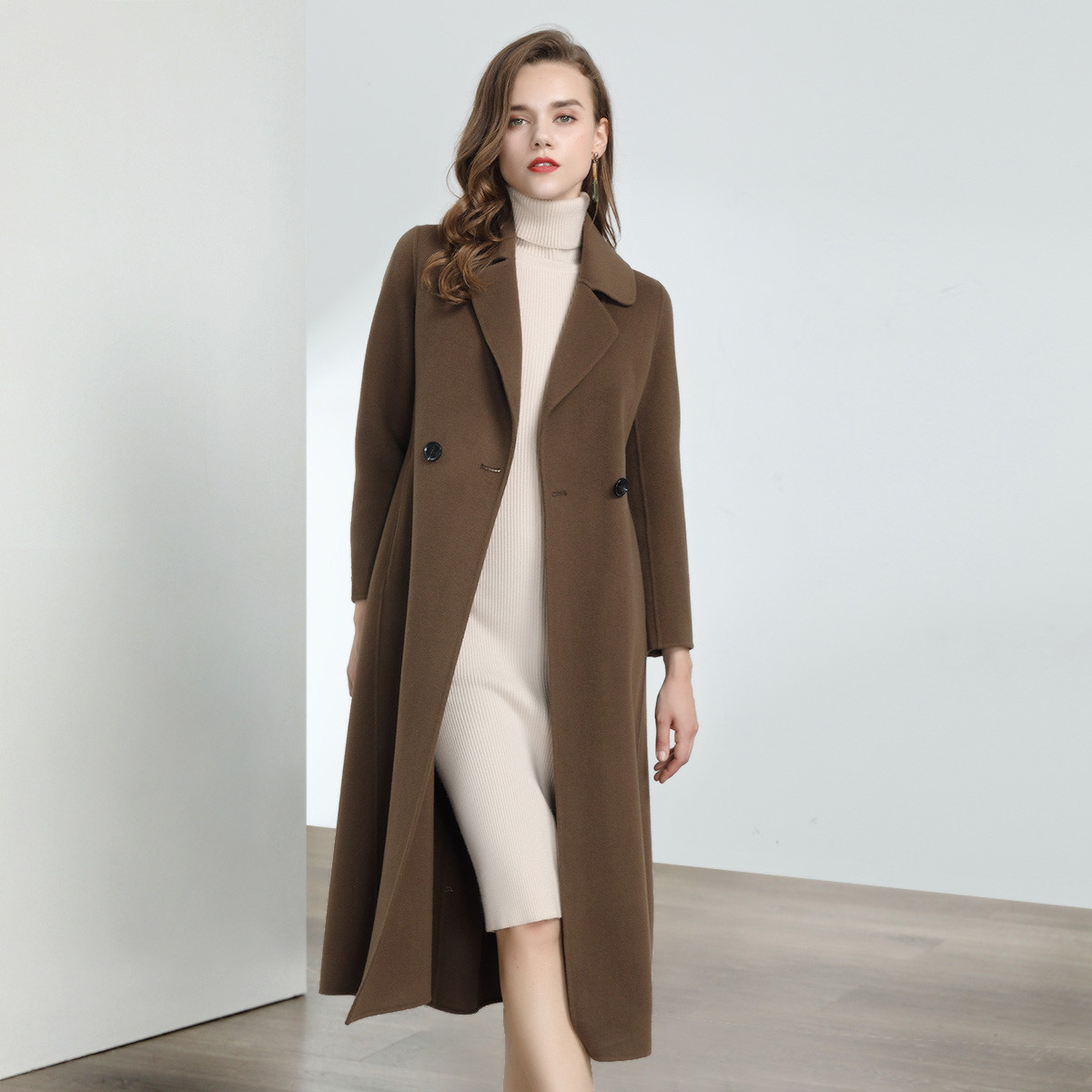 女式米咖色羊毛翻领长款双面呢大衣