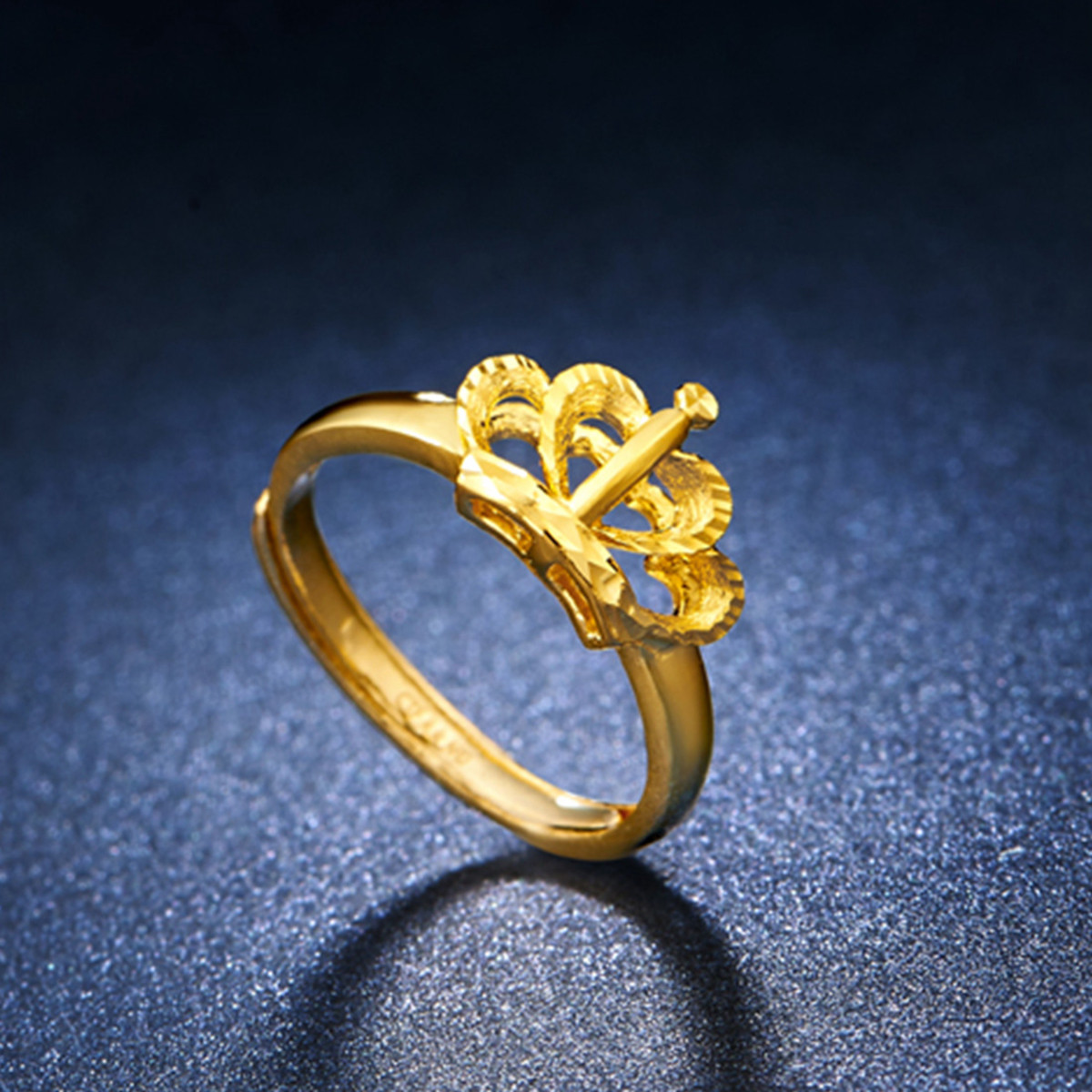 周大福 靓丽皇冠 足金黄金戒指