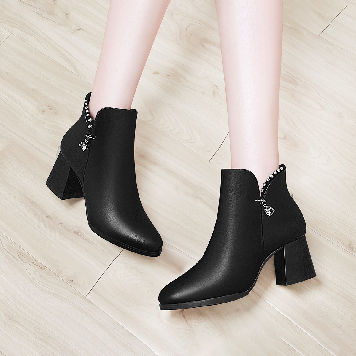 【秋冬新品】时尚优雅水钻尖头粗跟高跟深口裸靴女短靴