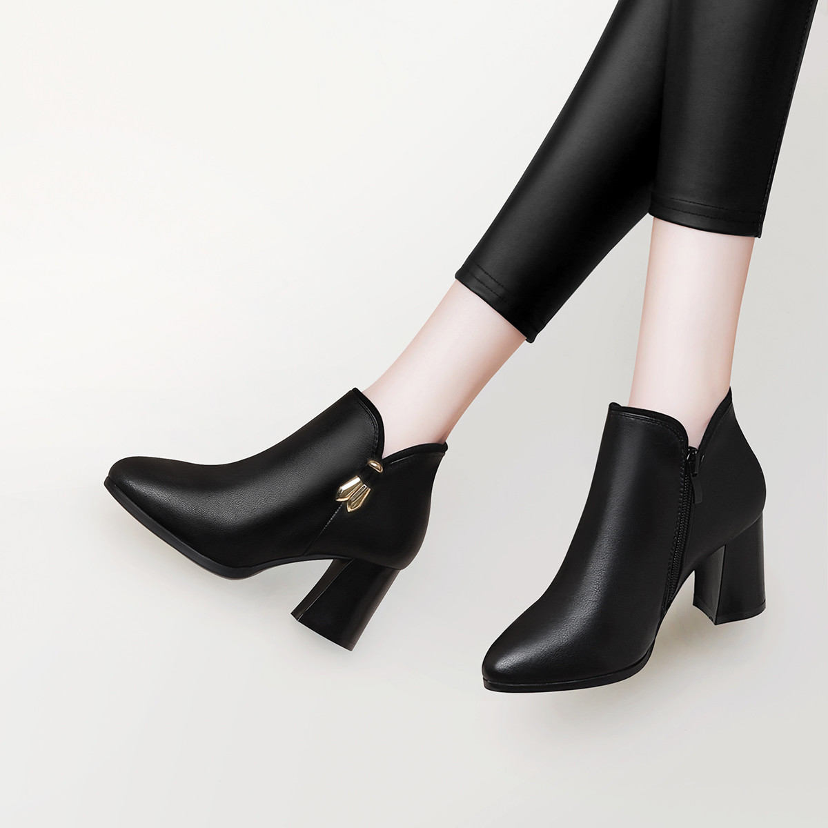 【2018秋冬季女鞋短靴新款】休闲时尚深口短筒尖头女鞋粗跟短靴时尚