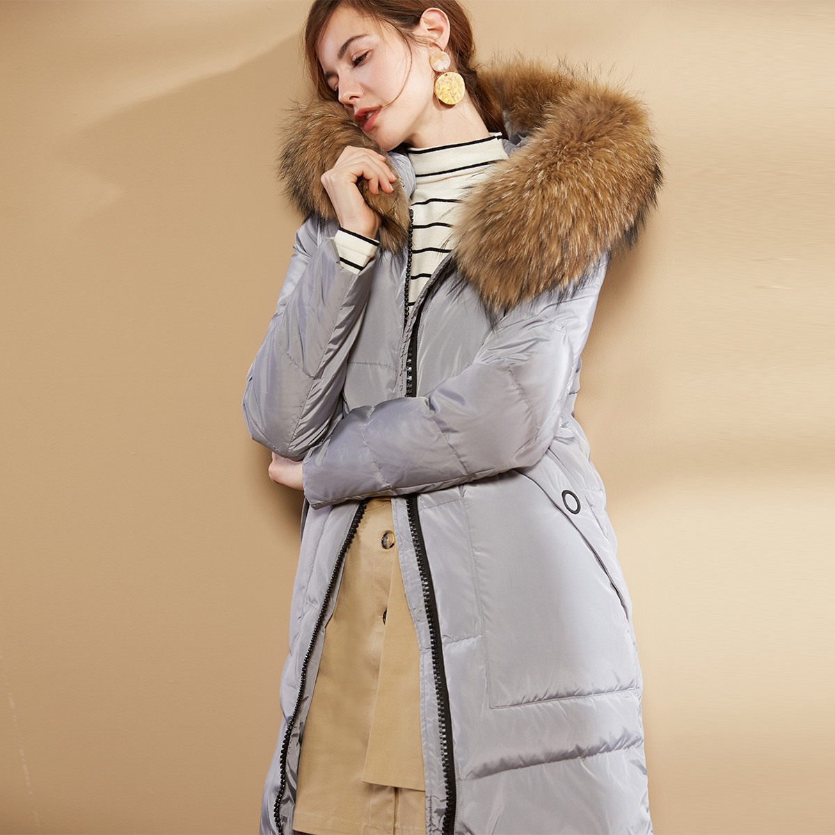 90鹅绒2018年冬季新品90绒简约大貉子毛保暖女款鹅绒羽绒服春秋冬装