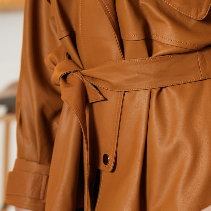 女款哑光皮时尚有型皮外套