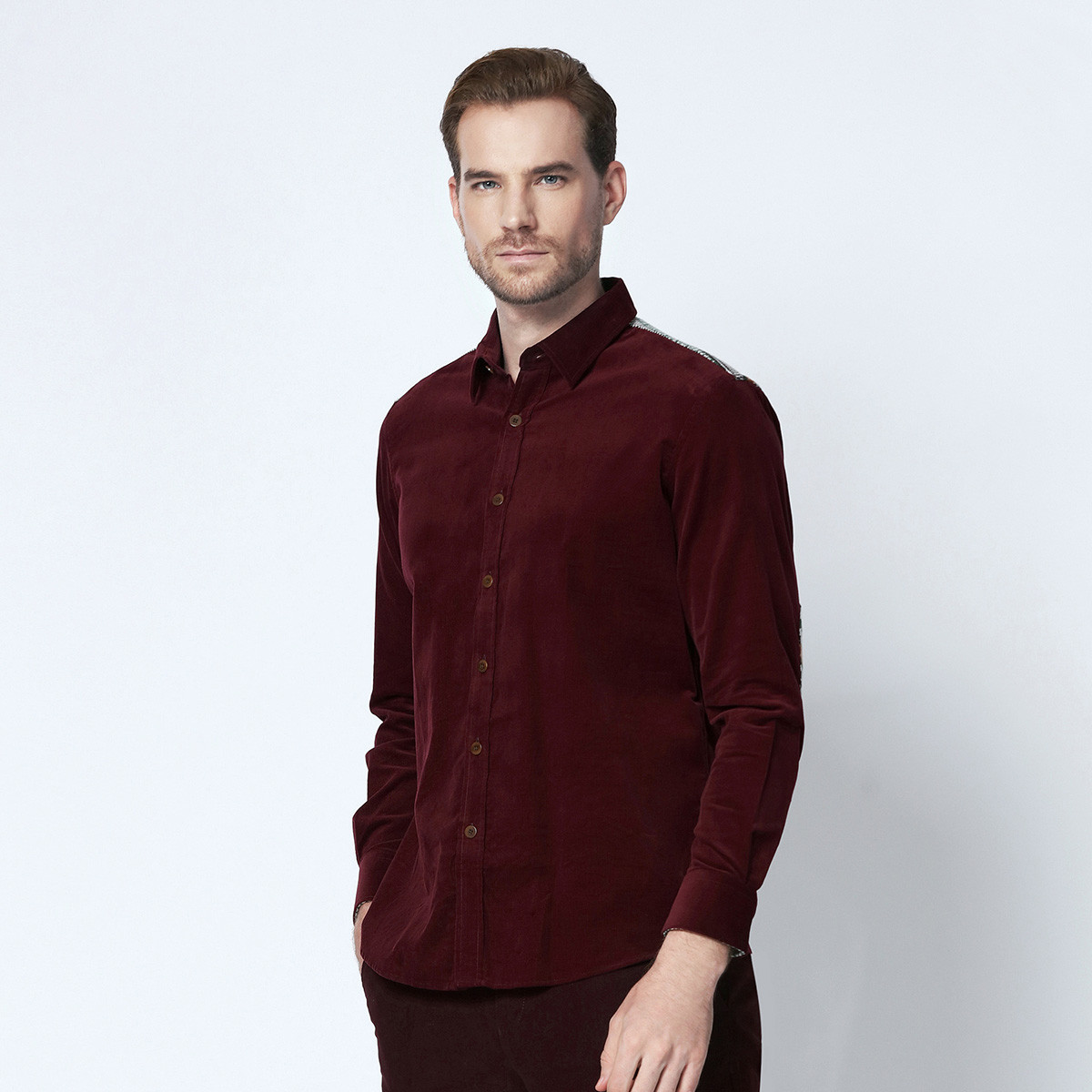 深红色灯芯绒肩部针织提花时高冷魅力长袖衬衫