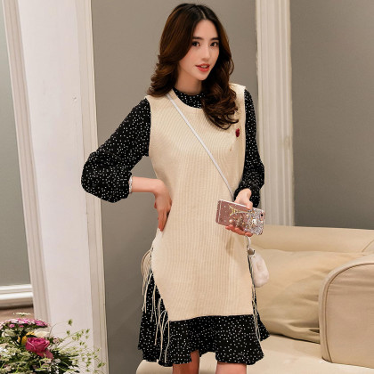 米色圆领针织马甲配雪纺连衣裙套装
