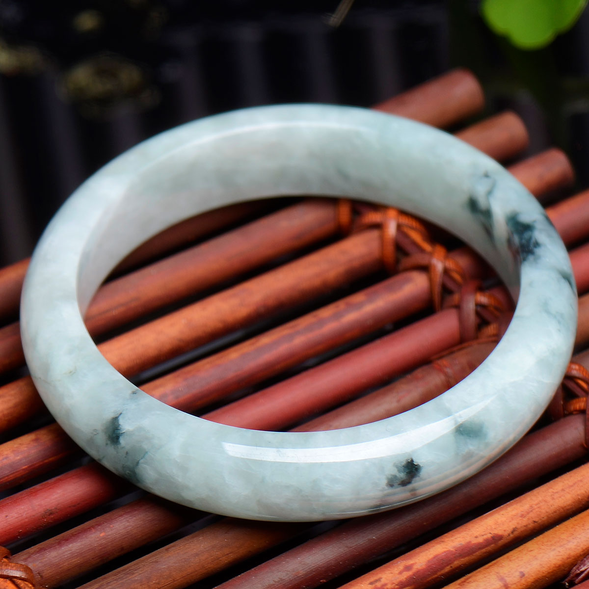 糯种飘花带石纹正圆缅甸翡翠玉手镯/玉镯/翡翠手镯玉器附证书