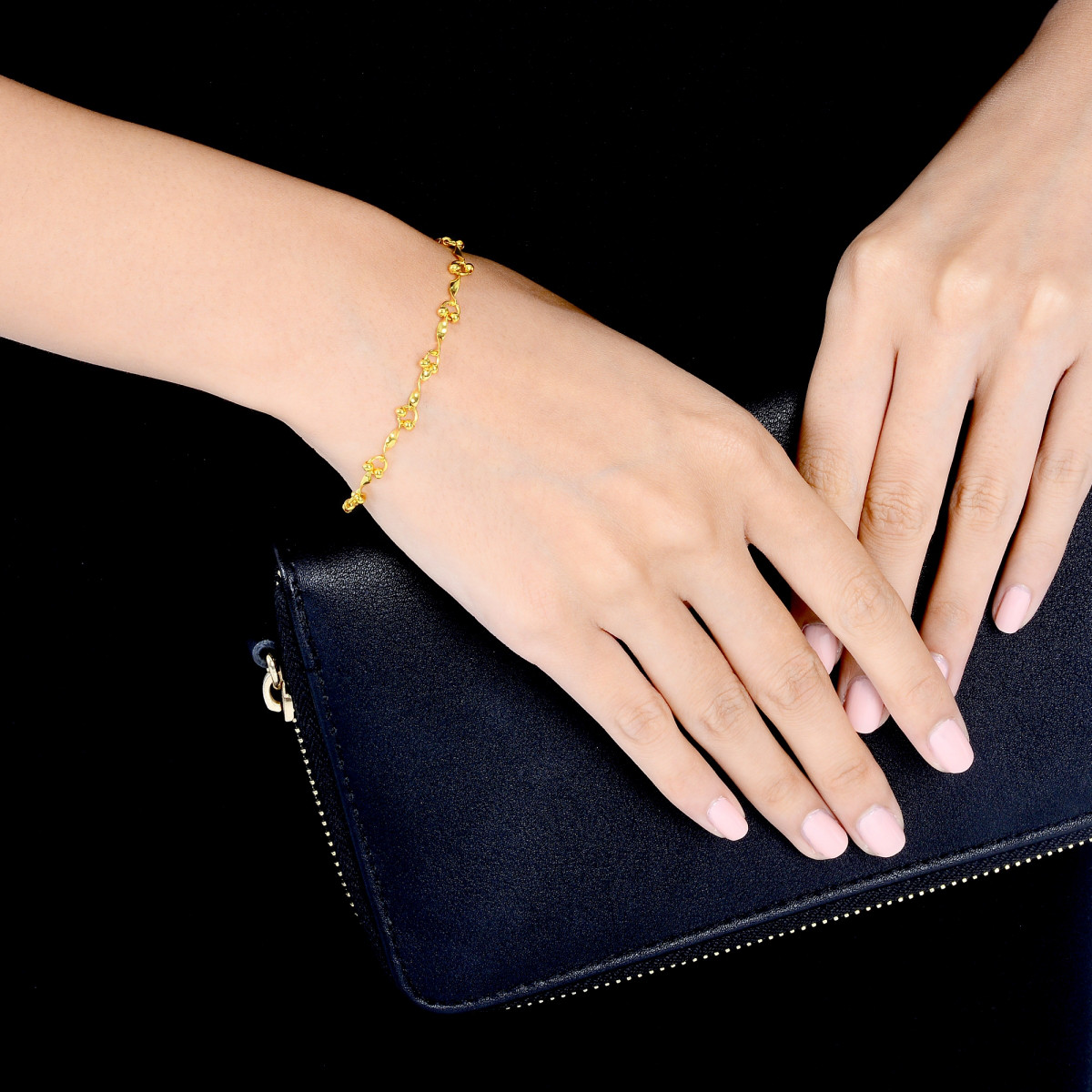 周生生黄金足金首饰品扭片间双珠手链黄金手链女款