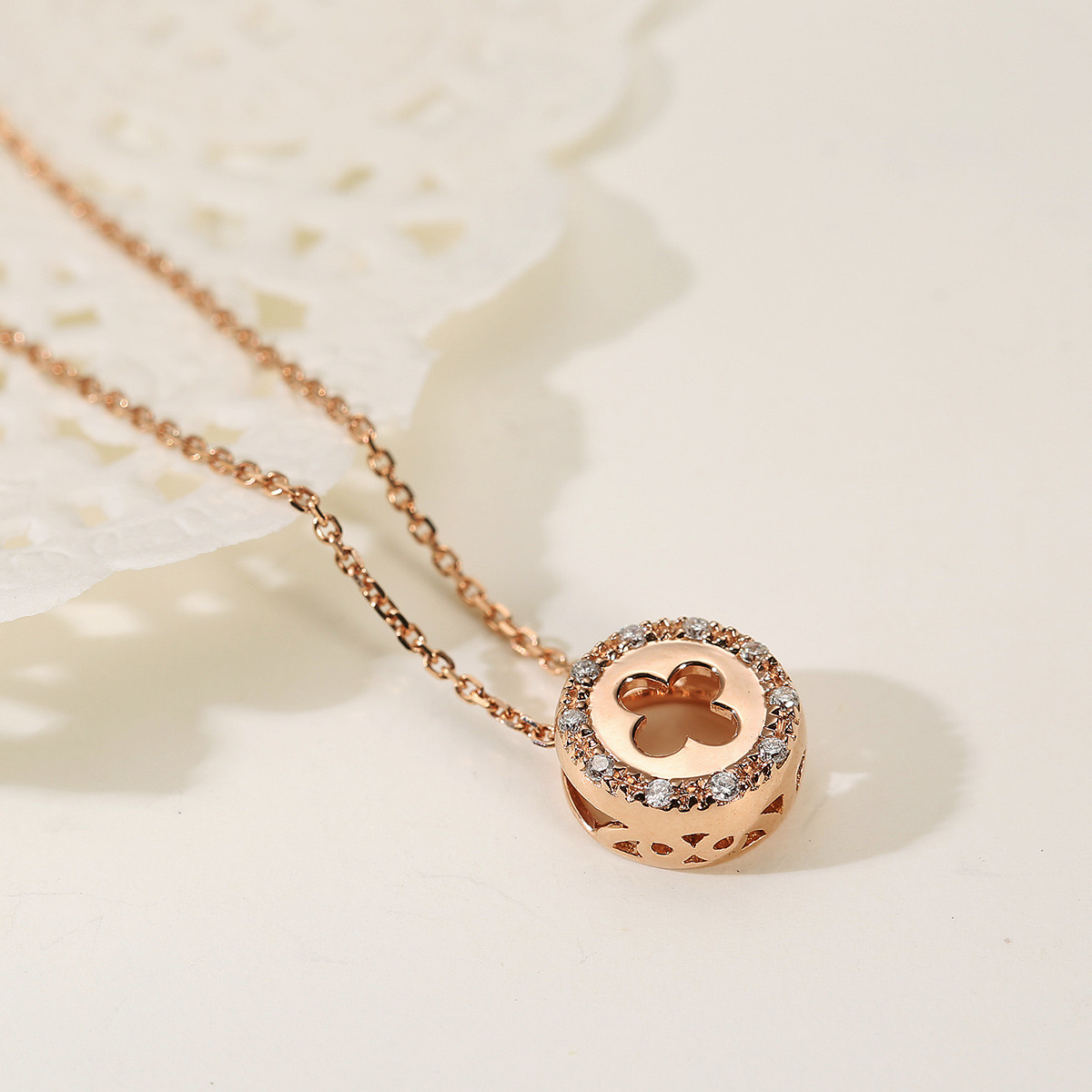 fanci/范琦圆叶飞花钻石锁骨链吊坠女情人节18k金项链