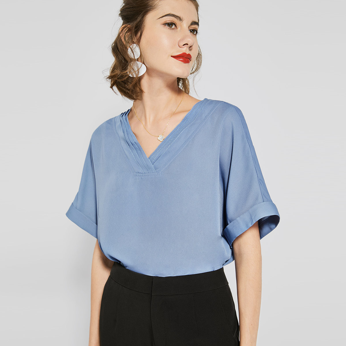 2019年夏款 层叠v领卷边袖口简约百搭 女式衬衫