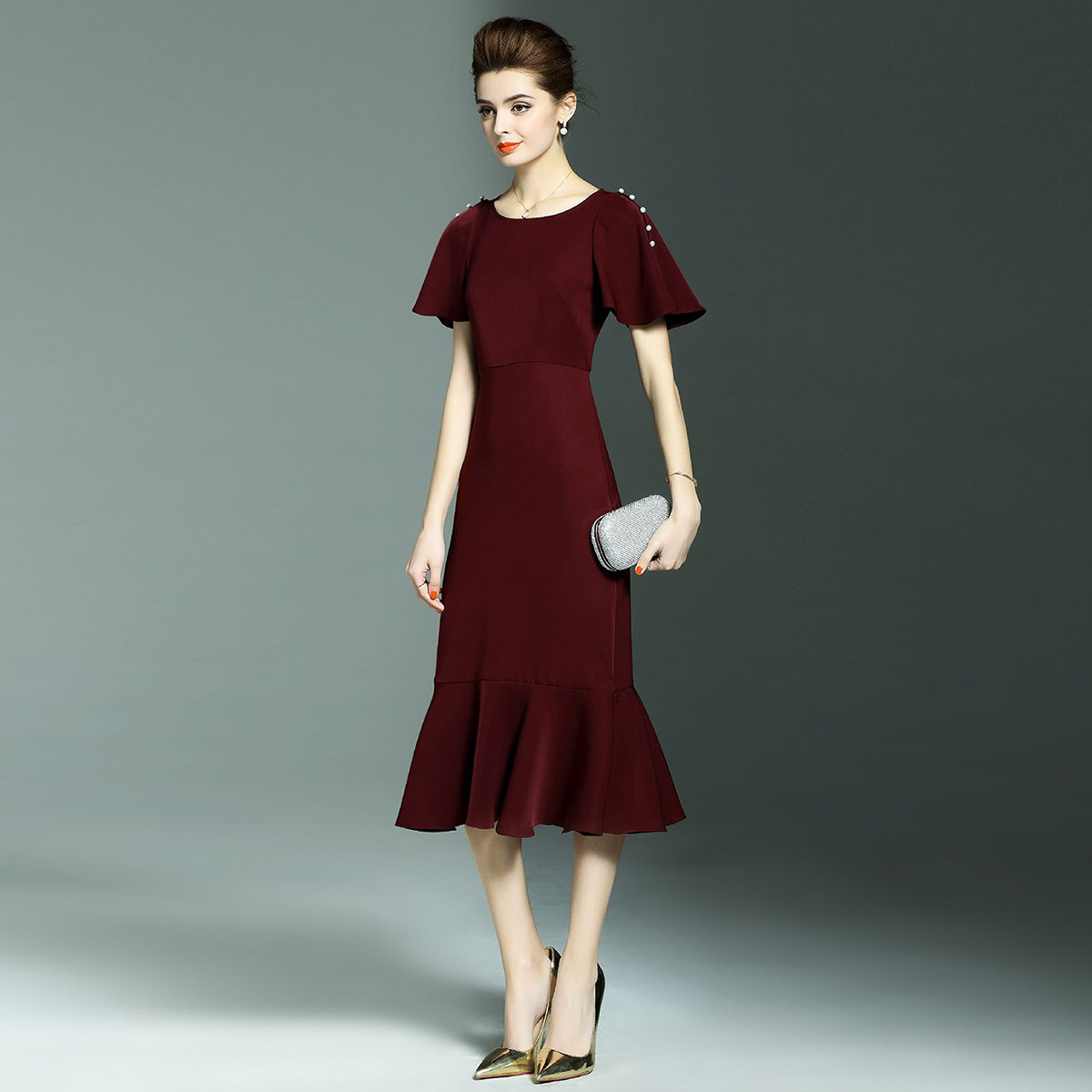 珂曼雅 高贵气质圆领裙摆珍珠饰品小鱼尾连衣裙