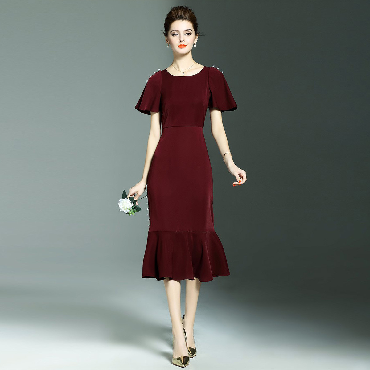 珂曼雅 高贵气质圆领裙摆珍珠饰品小鱼尾连衣裙