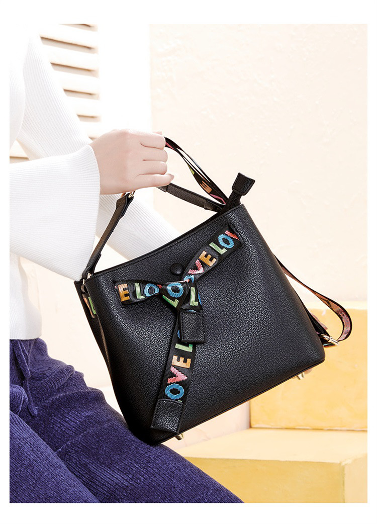 意尔康水桶包女士单肩斜挎包