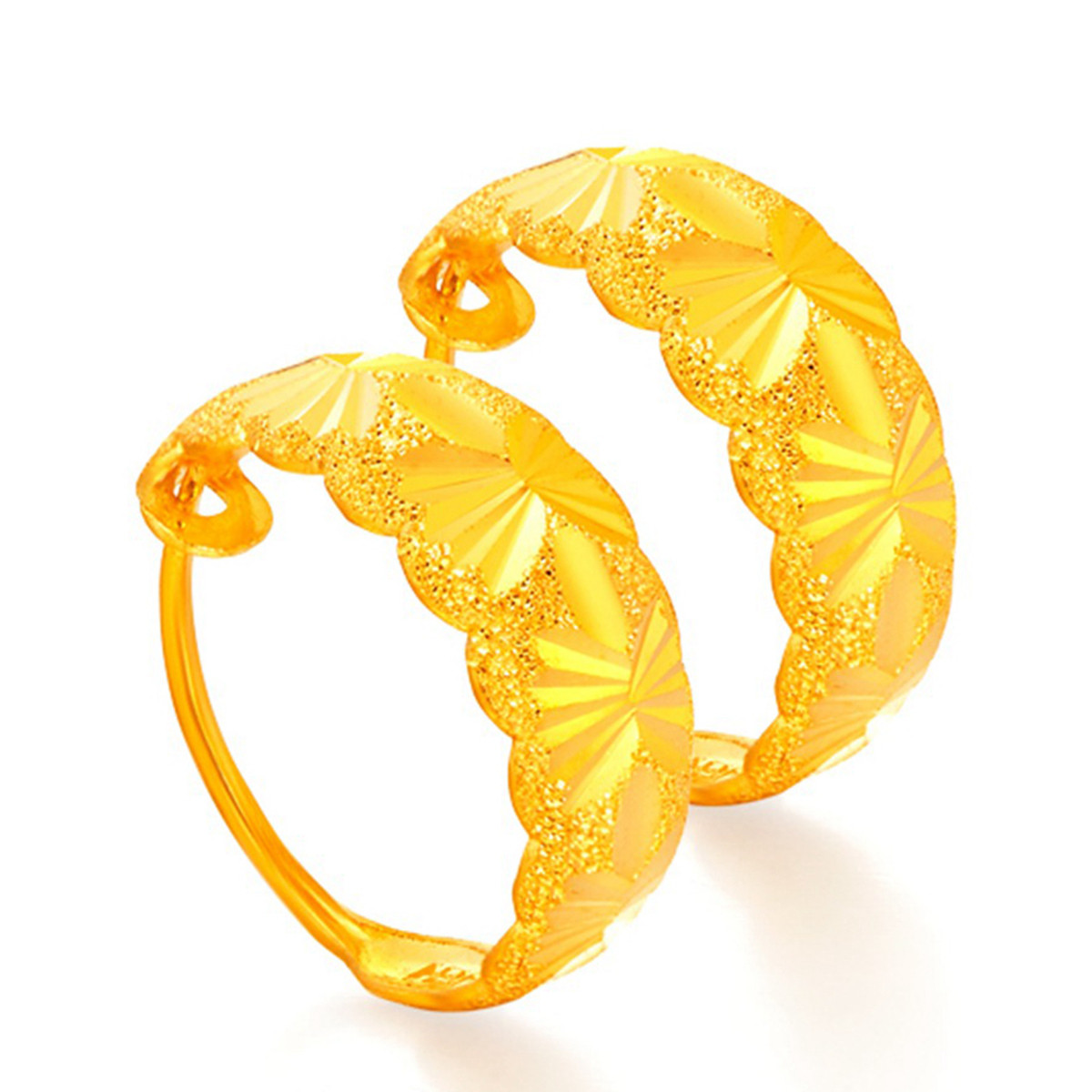 周大福 车花足金黄金耳钉耳环女士