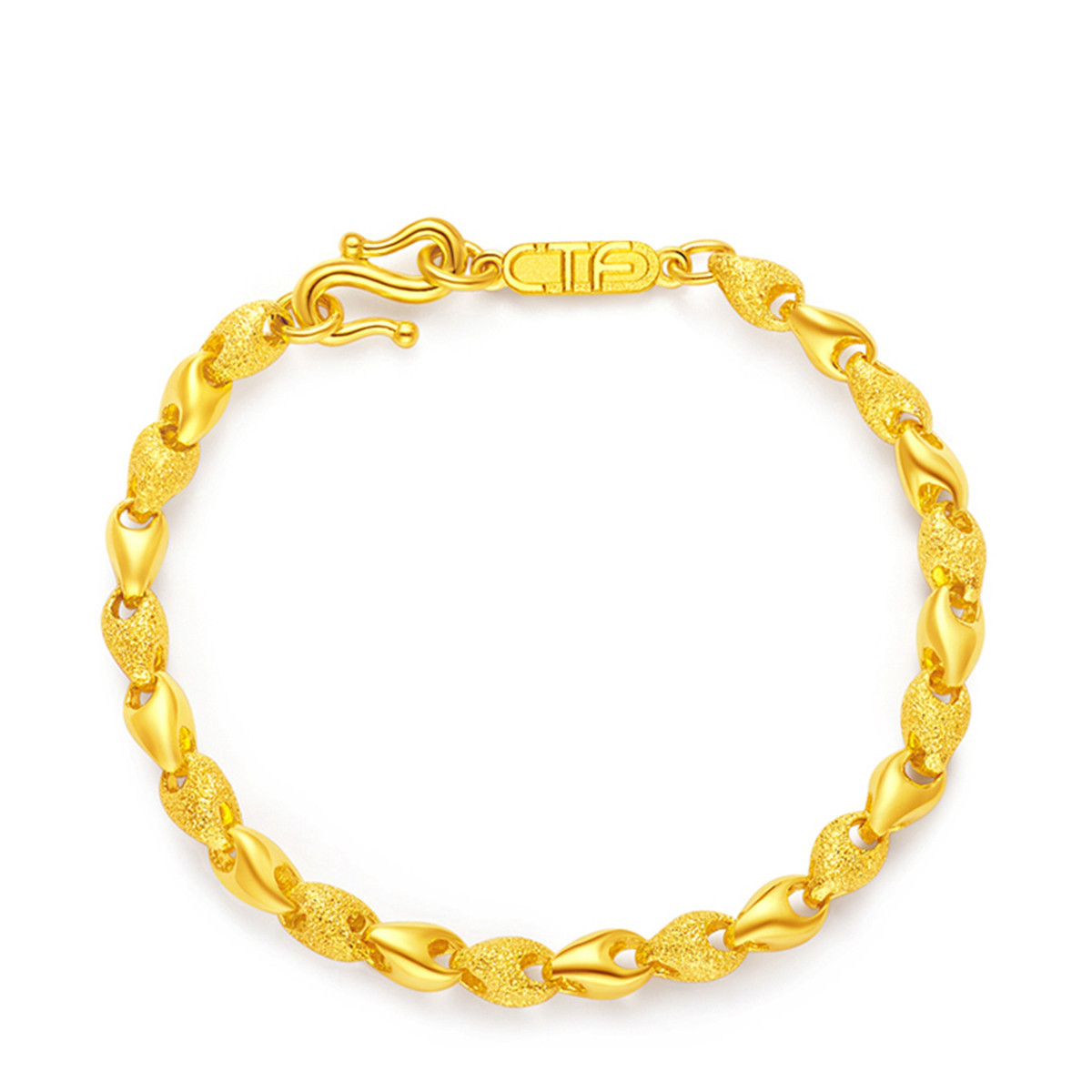 周大福【旗舰店】幸福婚嫁 简约贝壳足金黄金手链女款