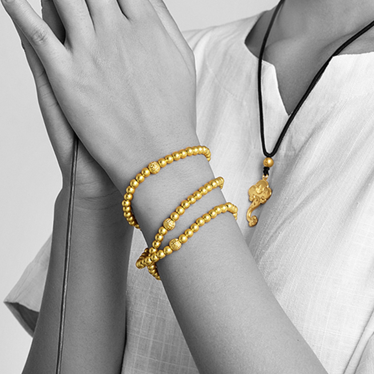 周大福 传承系列古法黄金沙面金珠足金黄金项链