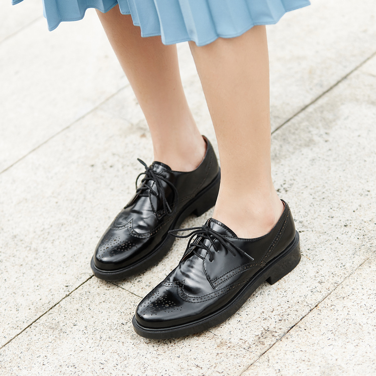 哥弟女鞋秋新品牛皮布洛克雕花绑带绅士鞋商务女单鞋