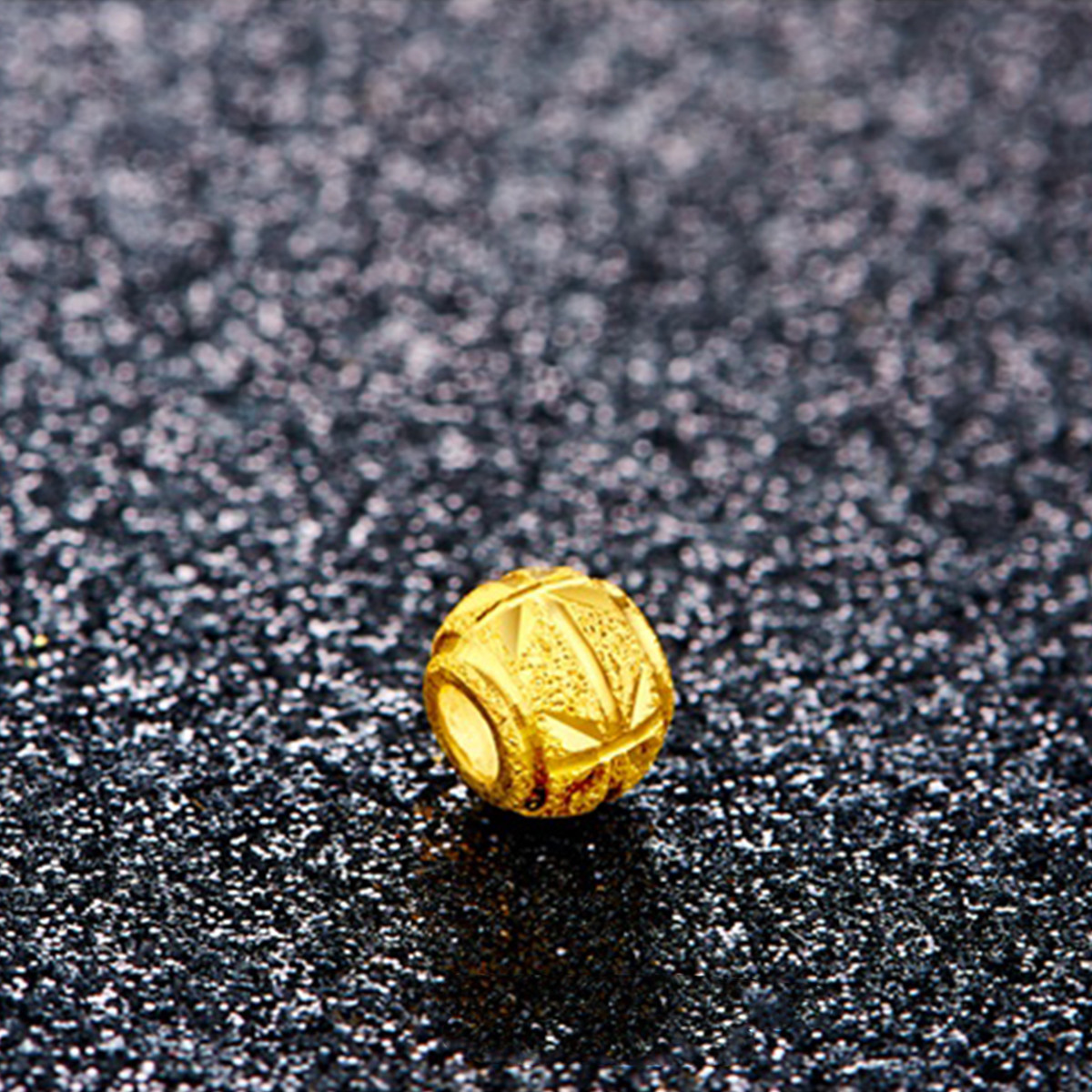 周大福 路路通转运珠足金黄金吊坠/男女款母亲节礼物