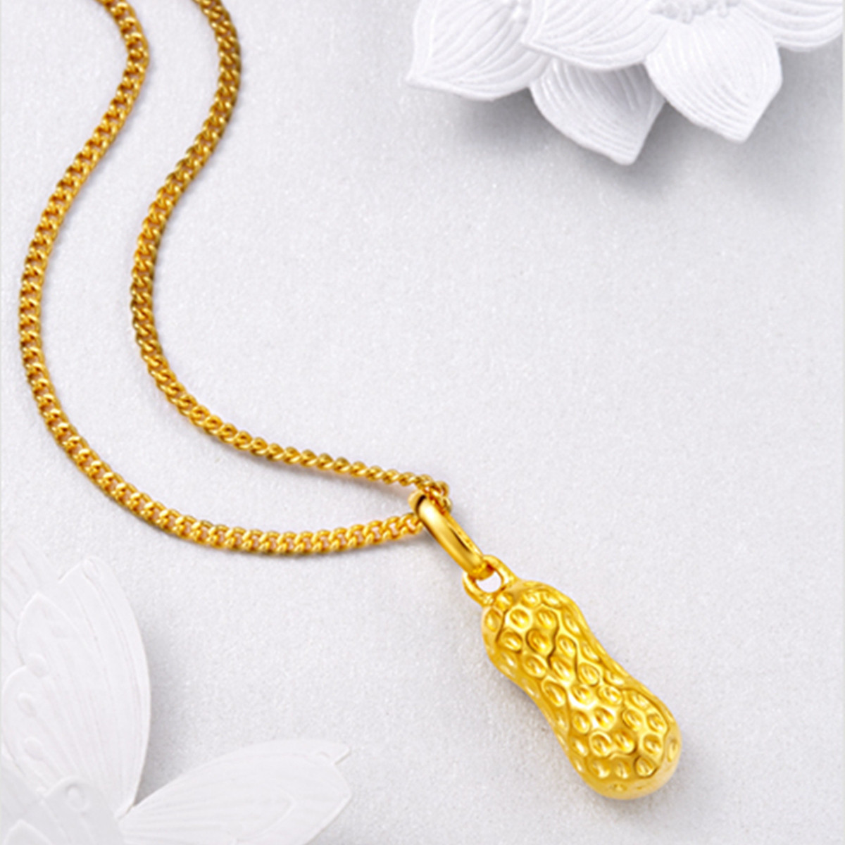 周大福 婚嫁长生花生足金黄金吊坠女士