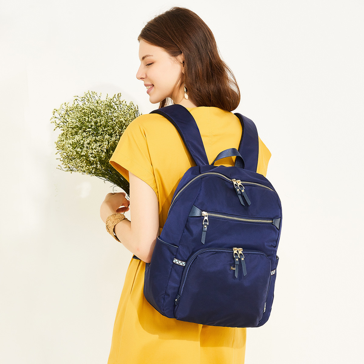 休闲旅游大容量背包百搭电脑包轻便商务背包女