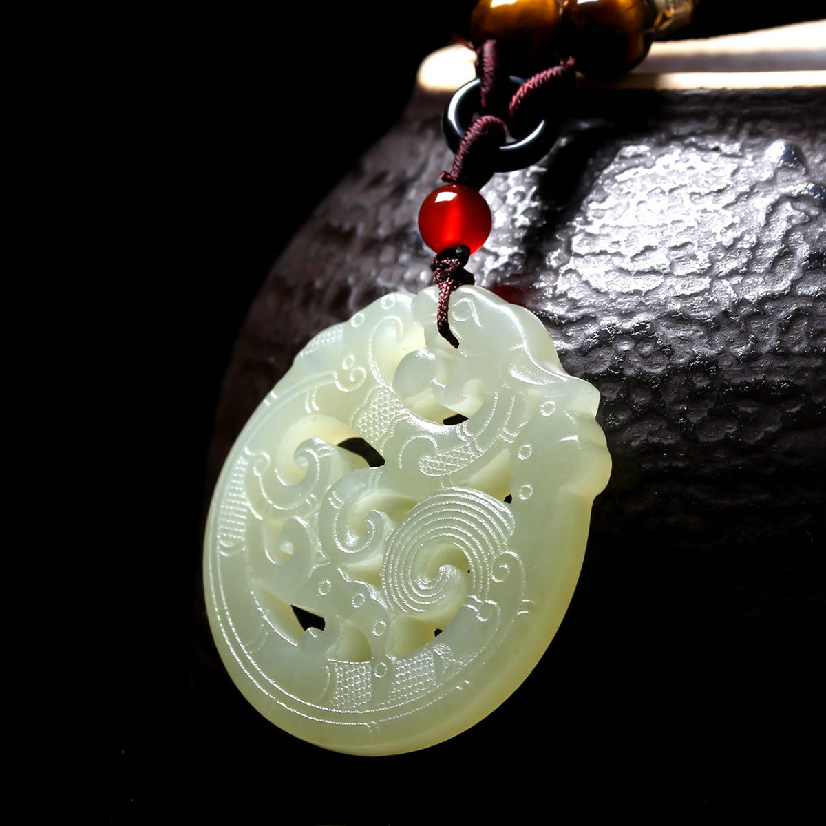 伊戴娇 精品老坑和田玉镂空雕龙如意挂件