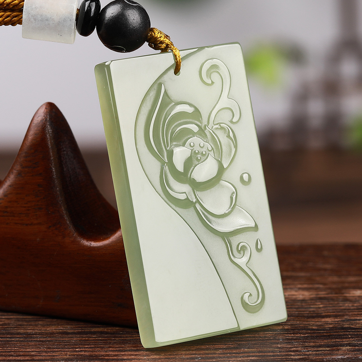 天然和田玉荷花方牌挂件/和田玉吊坠/玉坠