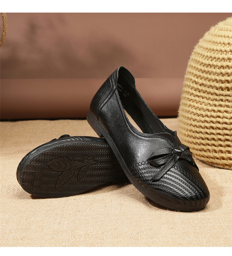 真皮舒适妈妈鞋新款防滑老太太民族风皮鞋中老年软底老奶奶老人鞋