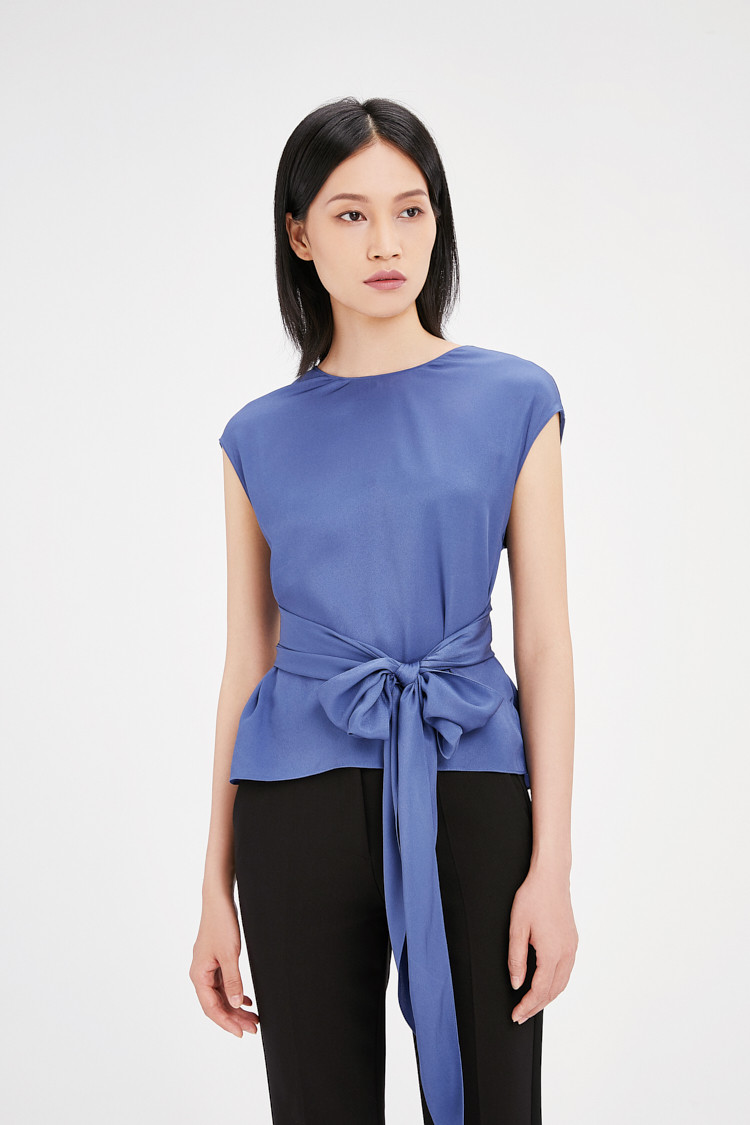 设计感小包袖直身上衣收腰t恤