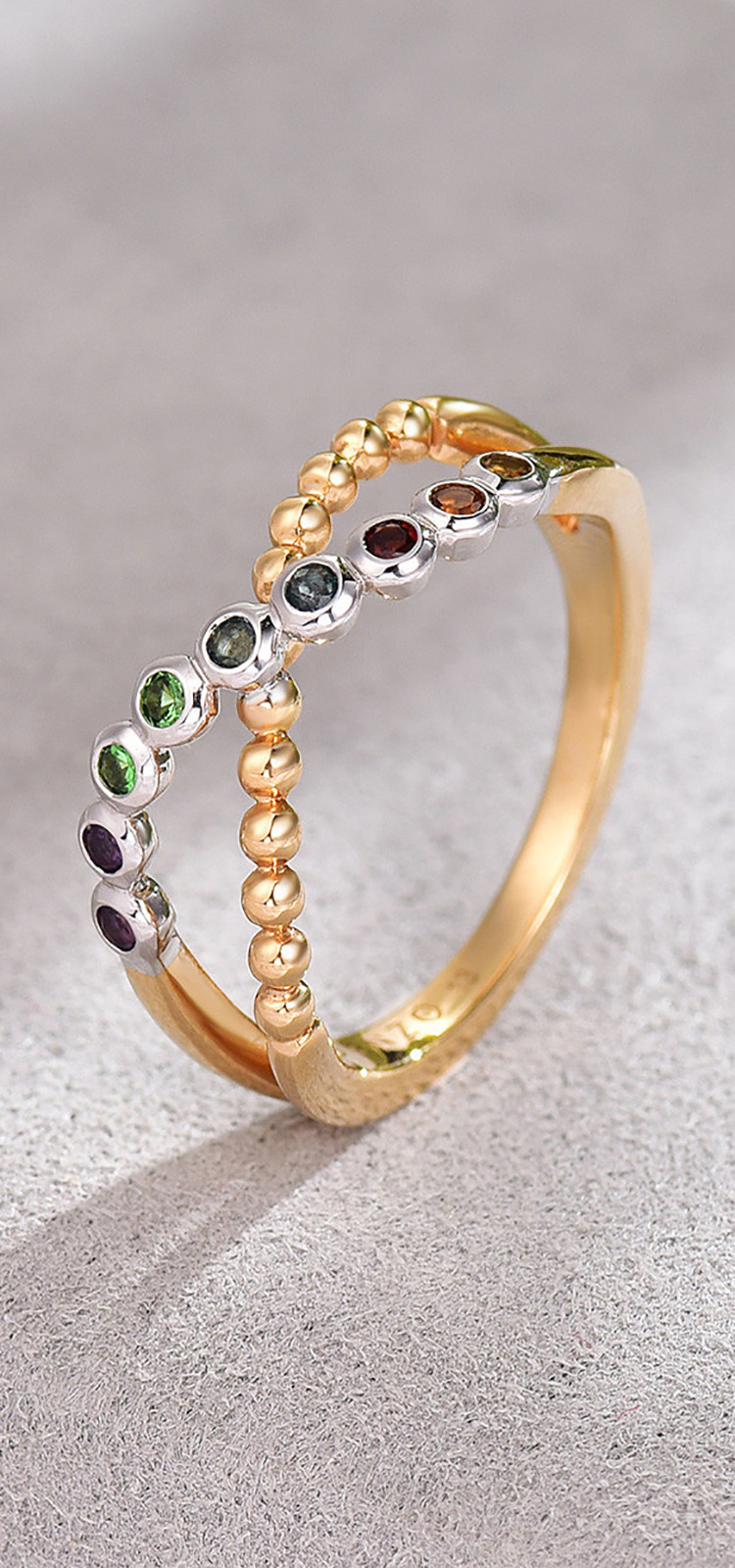 宝石品类: 多色彩宝 适用性别: 女士 镶嵌: k金镶