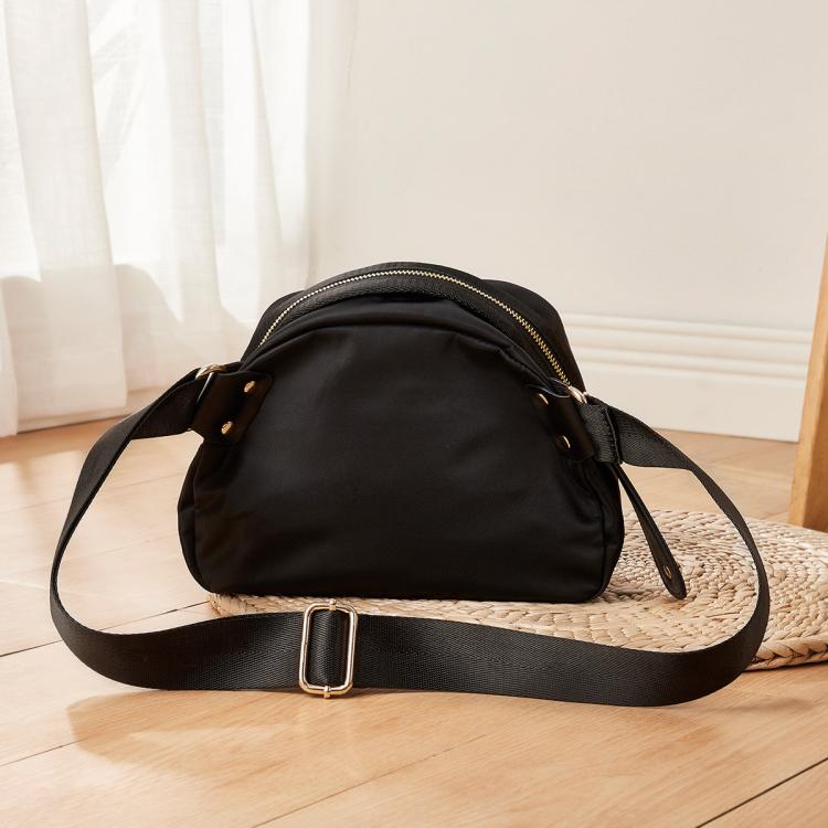 卡文 【人气爆款】休闲轻巧小包减压防水出游女士胸包单肩斜挎包女包包