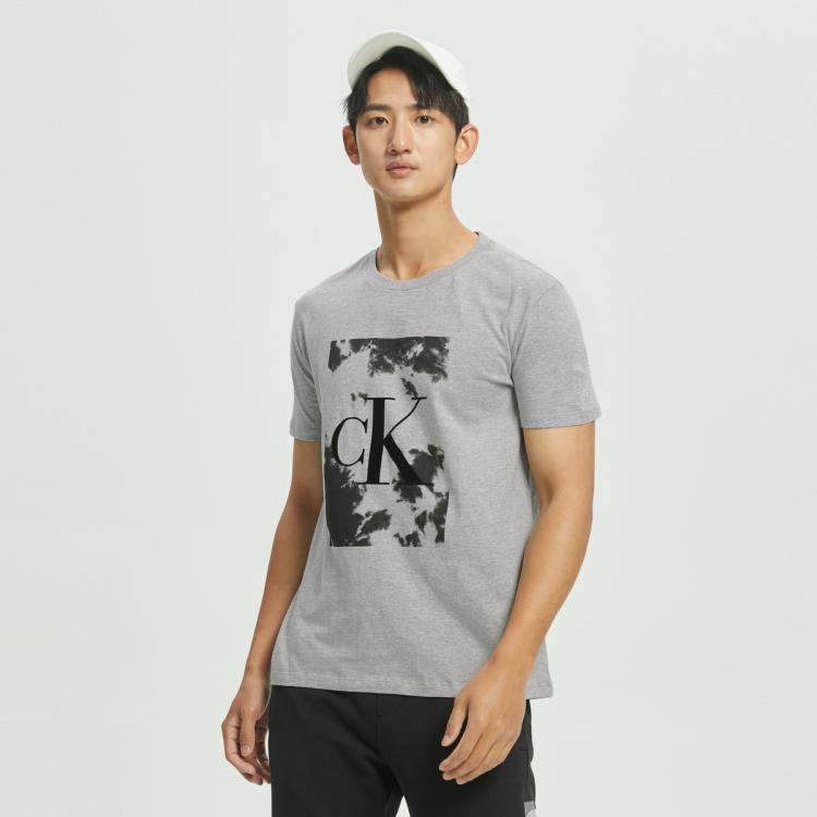 Calvin Klein Ck Jeans夏季男士时尚休闲圆领纯棉植绒logo透气短袖t恤40ic809 In Gray