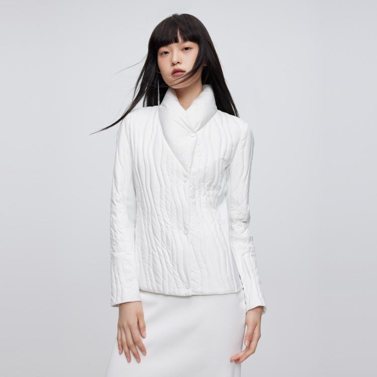 Bosideng 【休闲时尚】新一代轻薄羽女式艺术绗缝优雅气质保暖羽绒服 In White