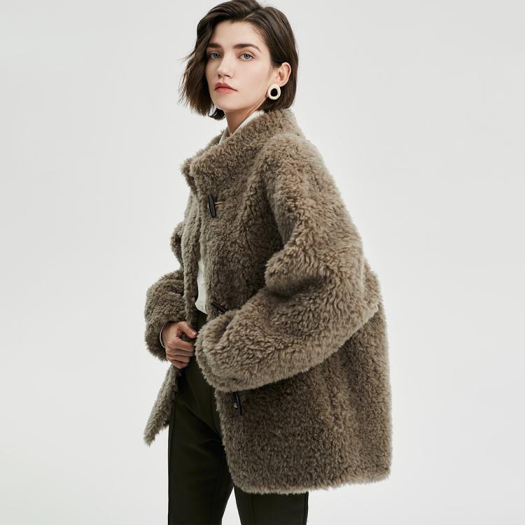 BADGLEY MISCHKA 【羊毛系列】复合皮毛一体女上衣冬牛角扣立领羊毛皮草外套