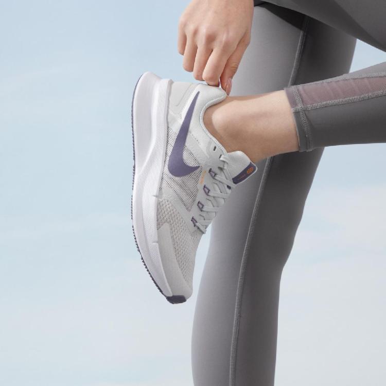 Nike Run Swift 3女鞋跑步鞋舒适耐磨户外运动鞋 In White