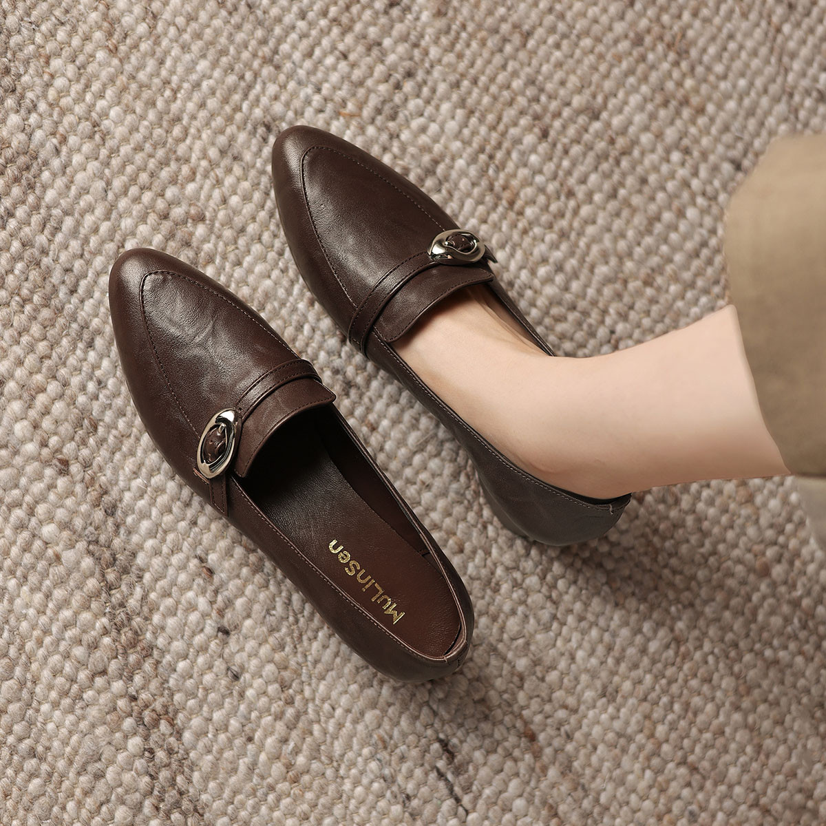 ľ��ɭ ͷ��ţƤ �����ָ�ЬŮ ��ͷ����ͨ��Ь һ�ŵ�СƤЬ ���� ΨƷ����ʱ������257.5Ԫ