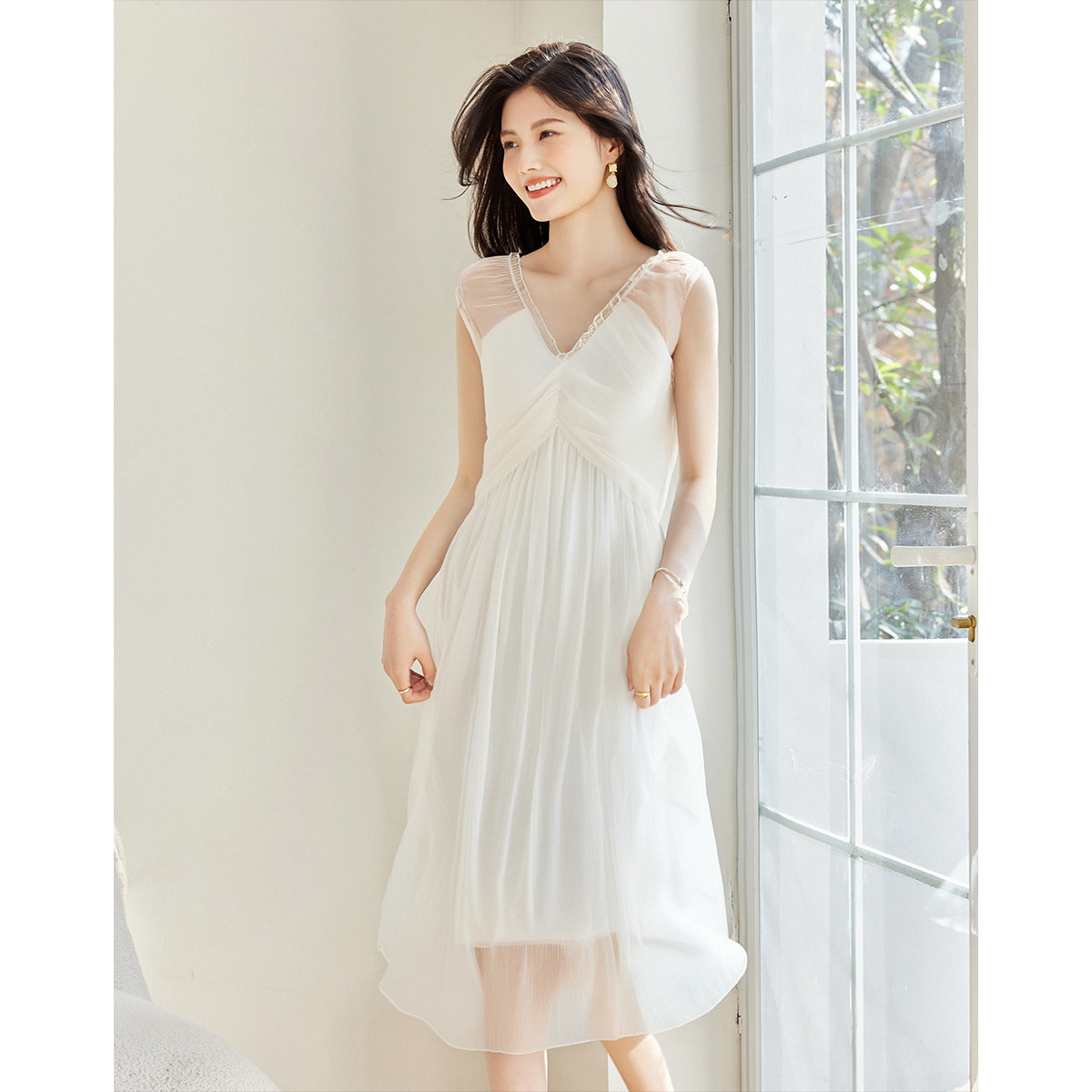 �������� 2025��װ�¿� ��ɫV����������ȹ ������������ 132.15Ԫ