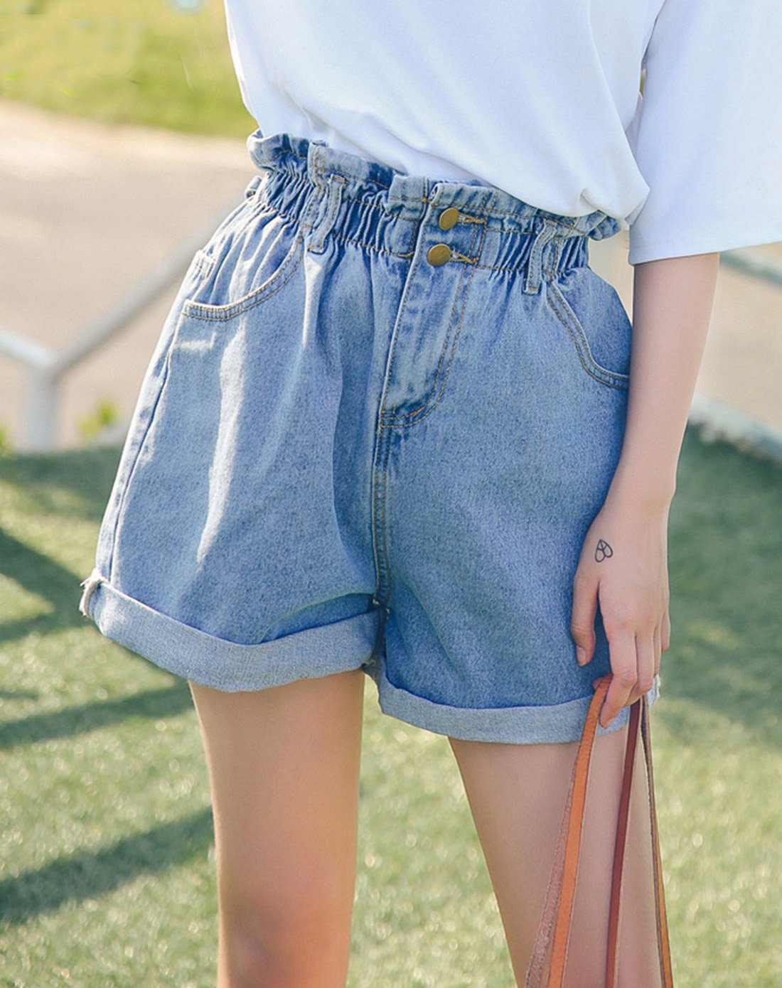 女款纯色水洗牛仔短裤浅牛仔蓝