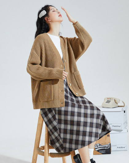 2024秋冬女V领中长款毛线衫开衫净色简约宽松百搭